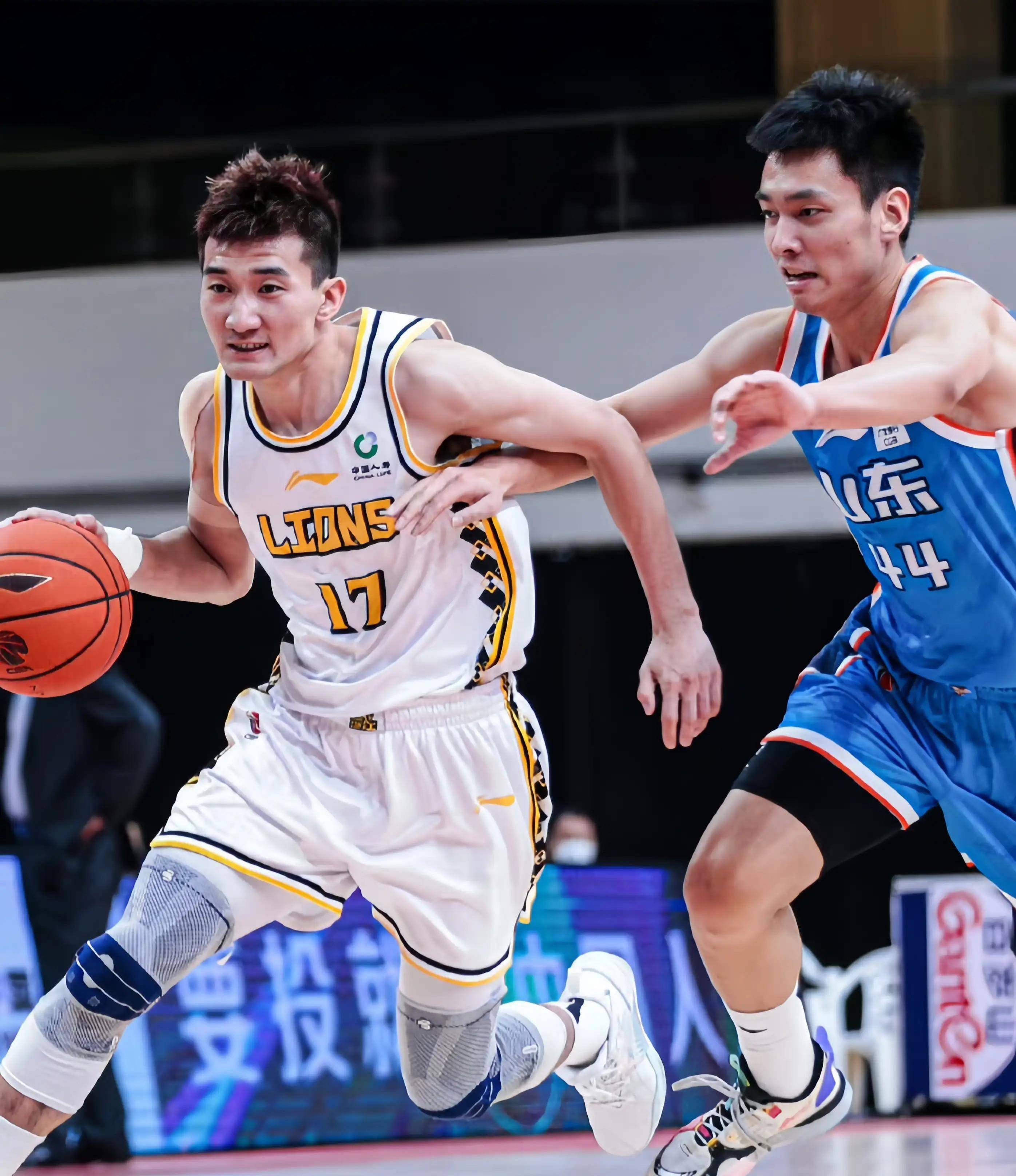 而她对于身 而她对于身