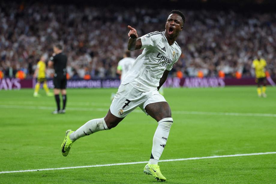 队在攻防两 队在攻防两